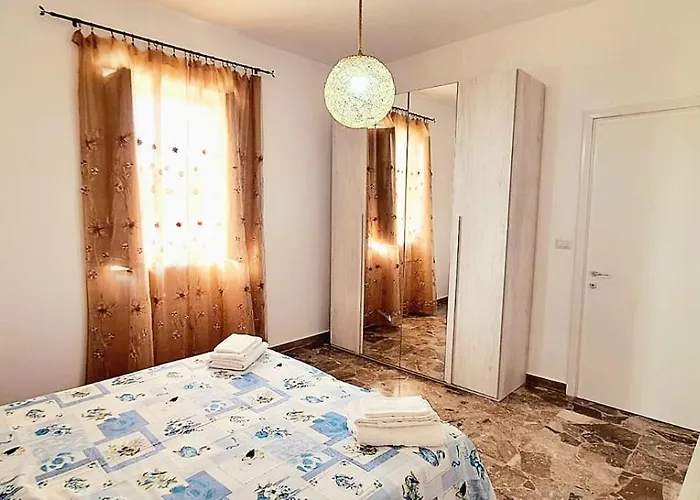 Lorena A Mancaversa *